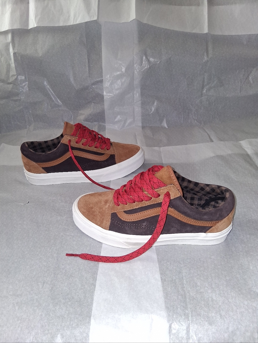 Vans Sneakers Brand New, Women 7 = 5.5Y